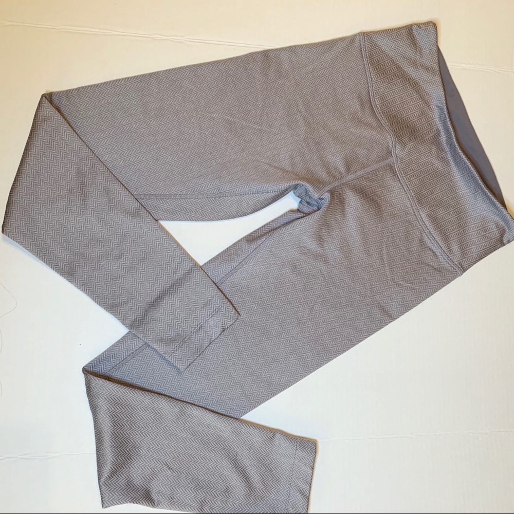 NWOT Mondetta gray gym leggings size M